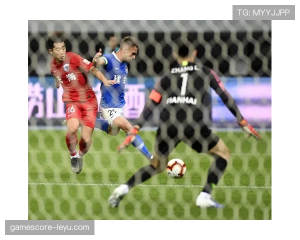 中超球星风采:闪耀赛场的英豪们积极推动中国足球未来发展 中超球星风采:闪耀赛场的英豪们积极推动中国足球未来发展