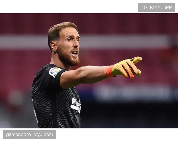 奥布拉克本赛季传球精准度表现稳健，长传调度能力持续提升