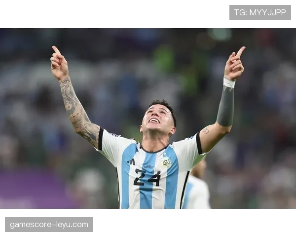 恩佐·费尔南德斯训练完回家路上还在背战术板？